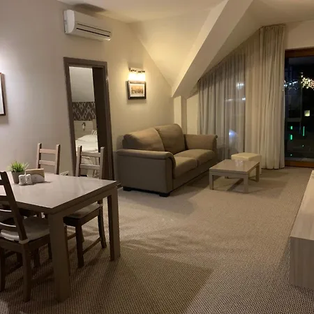Granat Next To Lift Apartman