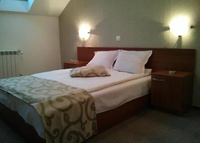 Granat Next To Lift *